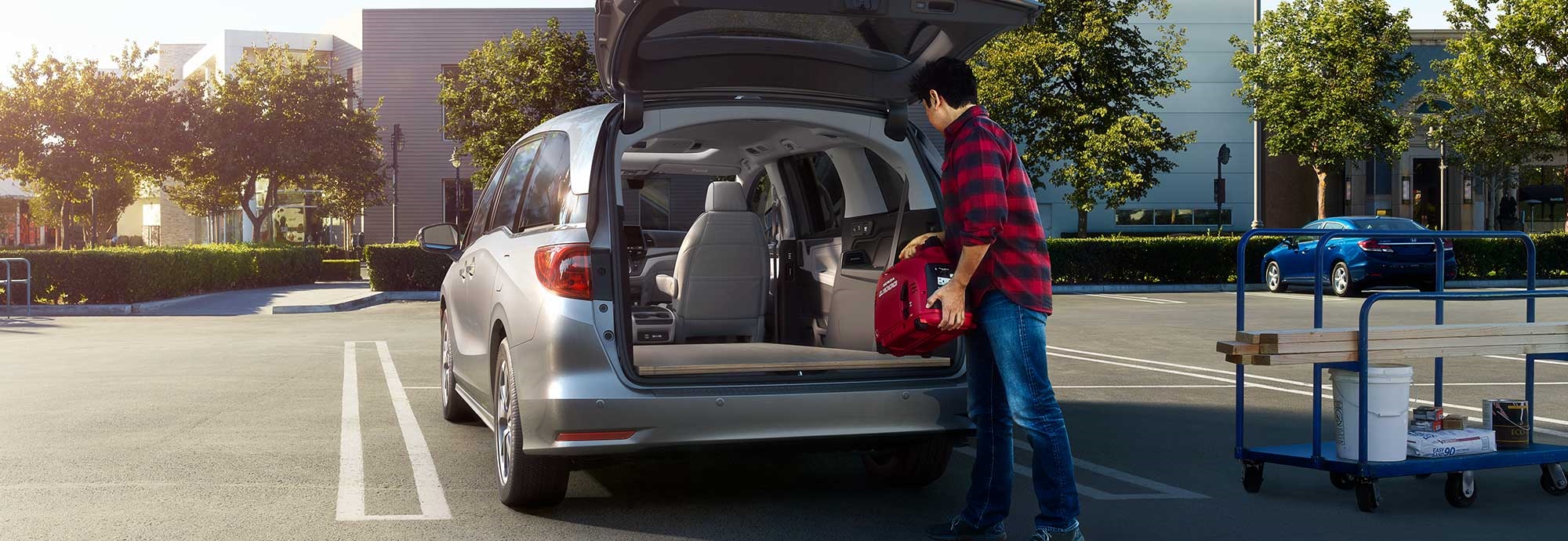 2021 Honda Odyssey with trunk open