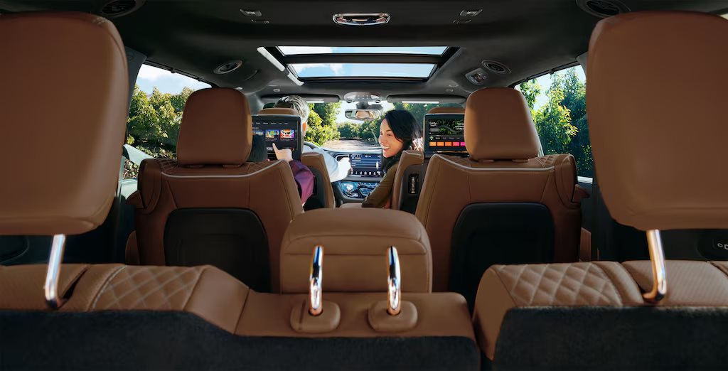 Uptown Chrysler Dodge Jeep RAM Slinger WI