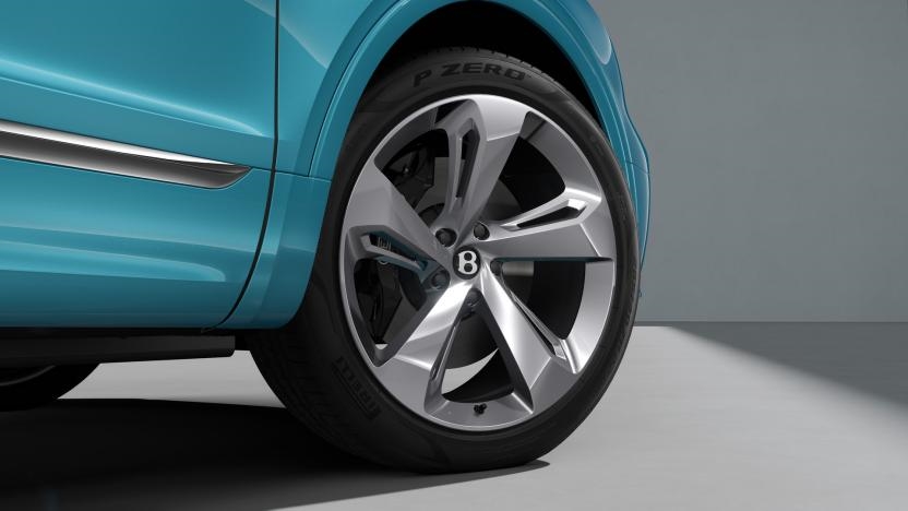 Bentayga EWB - Front passenger wheel.jpg