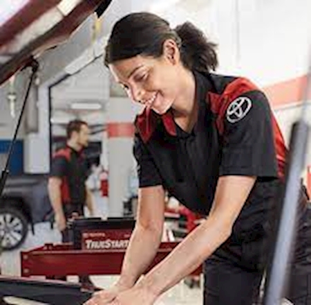 Toyota Service Near Schaumburg - Toyota of Lincolnwood