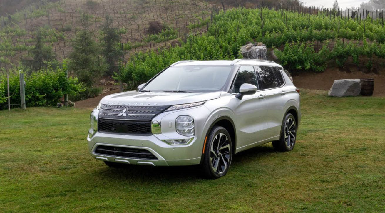 2024 Mitsubishi Outlander in Palmdale, CA