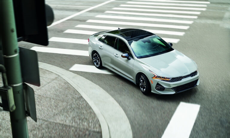 2024 Kia Forte turning corner from above