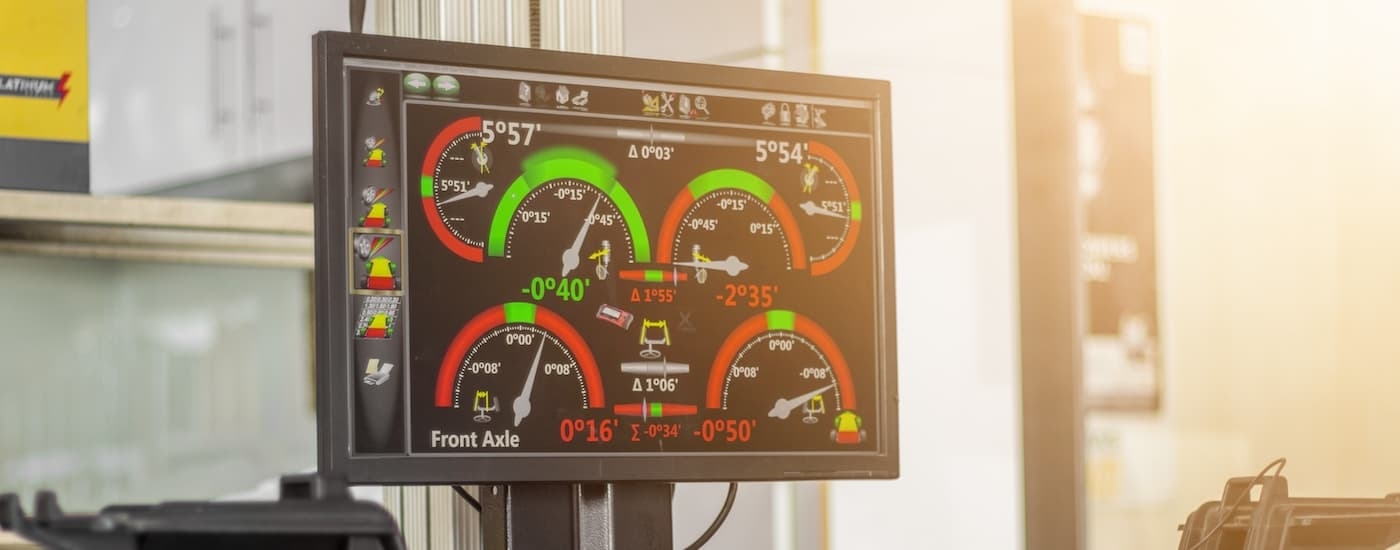 The screen of a wheel alignment rack is shown.