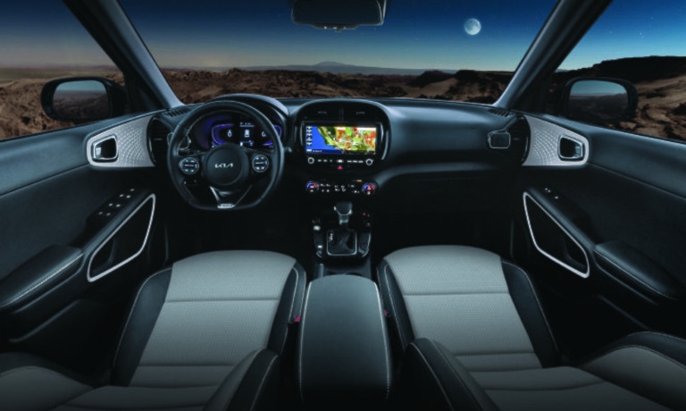 2024 Kia Soul interior front