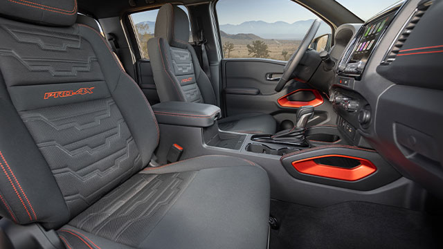 2022 Nissan Frontier Front Seats