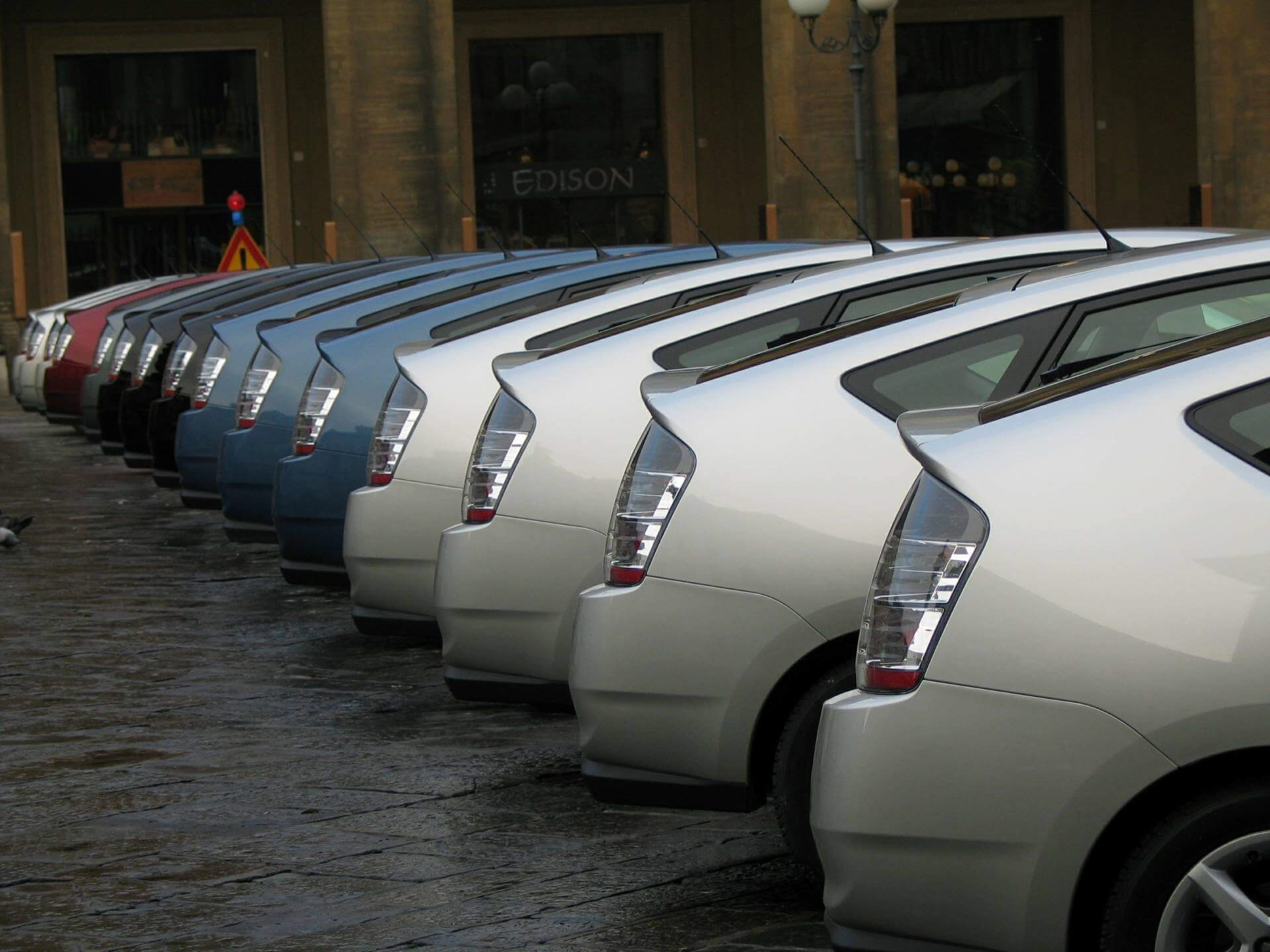 Newer used Toyota Prius and Prius Prime models lined up in a row.