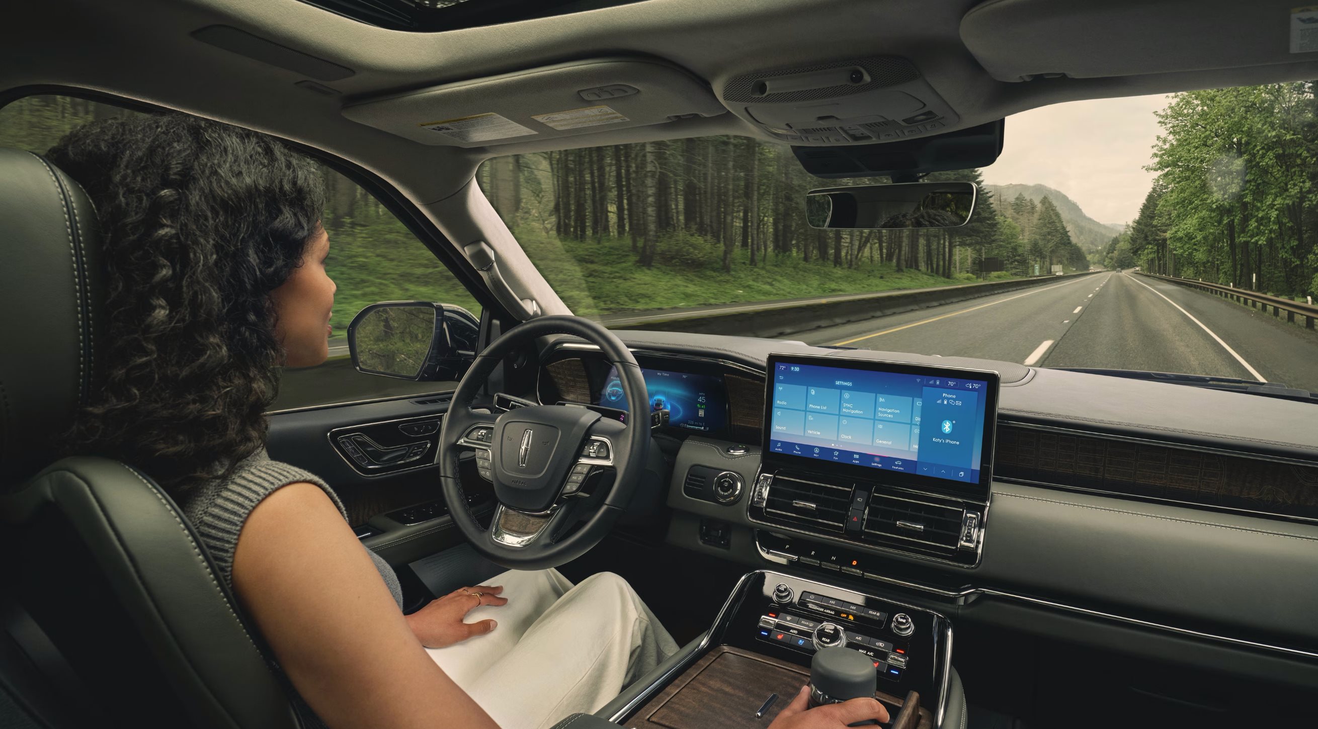 Dashboard of a Lincoln Car | Olathe Lincoln Service