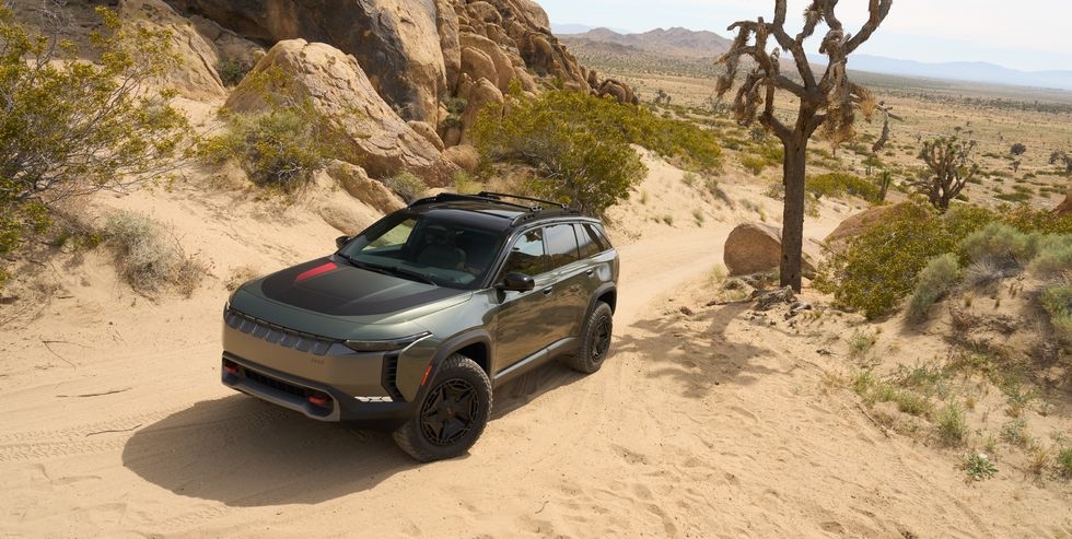 Wagoneer S EV Trailhawk Off-Road