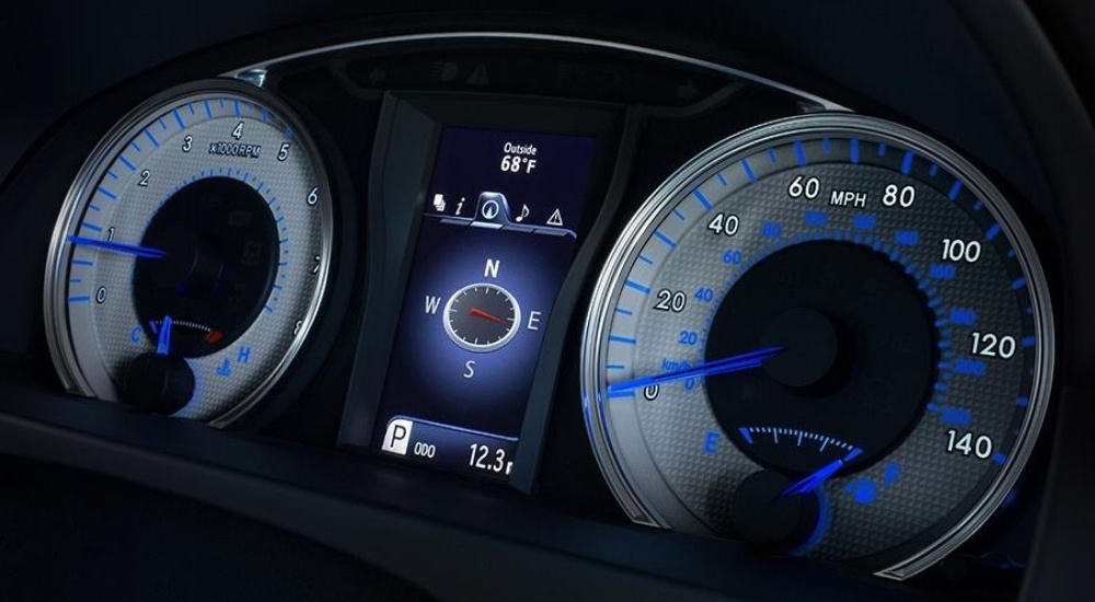 Gauges in a 2016 Toyota Camry Special Edition.