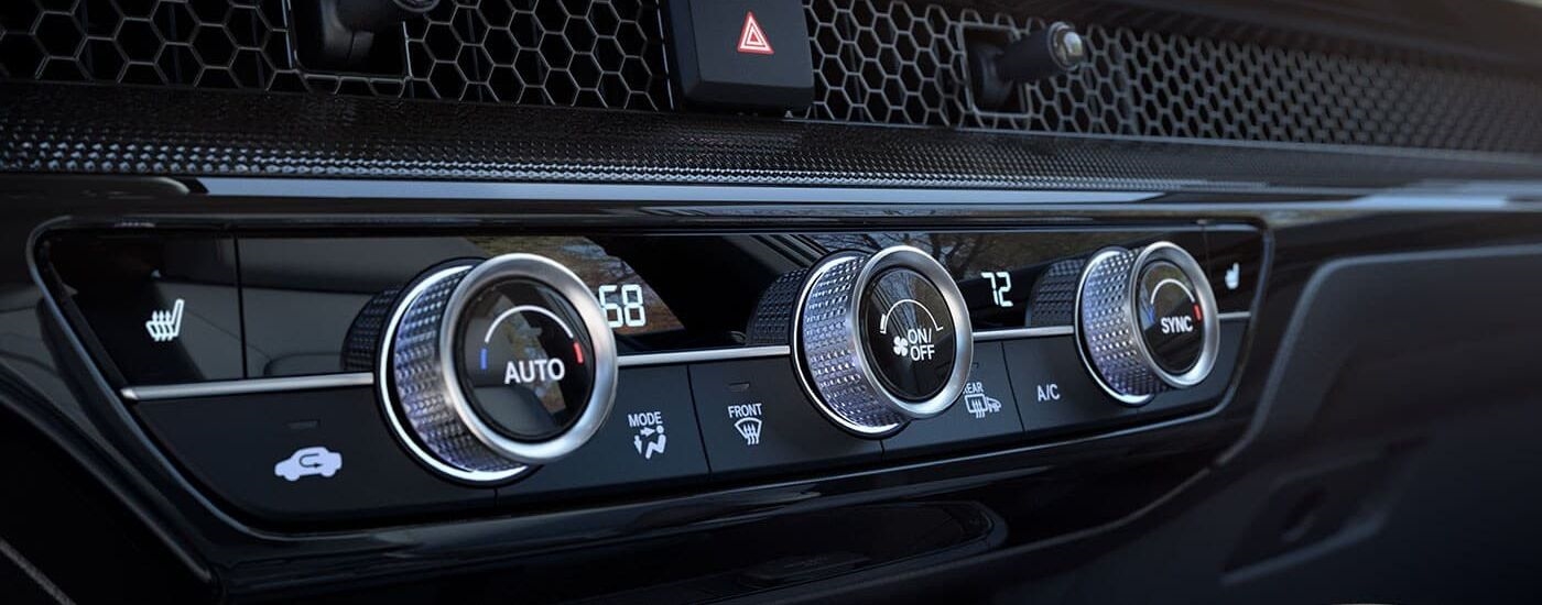 A close-up shows the HVAC knobs in a 2025 Honda CR-V.