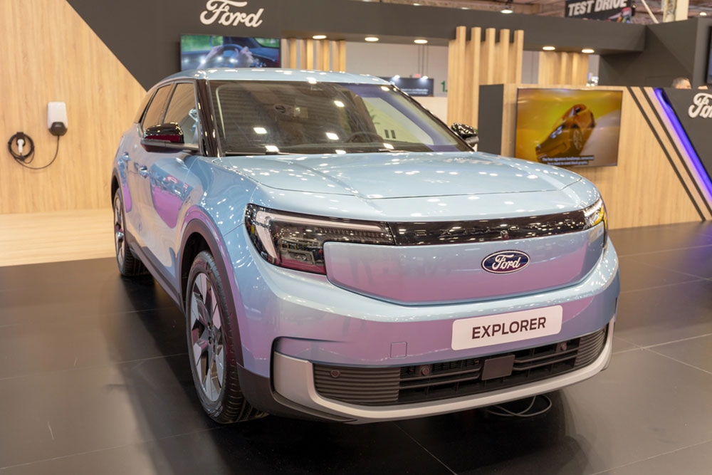 2025 Ford Explorer Buyer’s Guide: Features, Pricing, And More