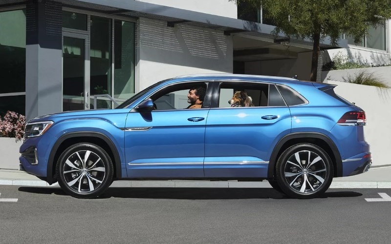 Cargo and Connectivity: 2025 Volkswagen Atlas Cross Sport vs 2025 Mazda CX-70 near Monterey, CA