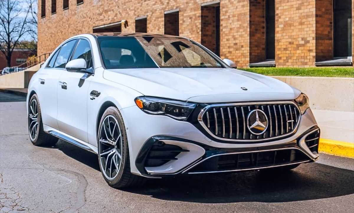 2025 Mercedes-AMG E53: Where Hybrid Power Meets Luxury