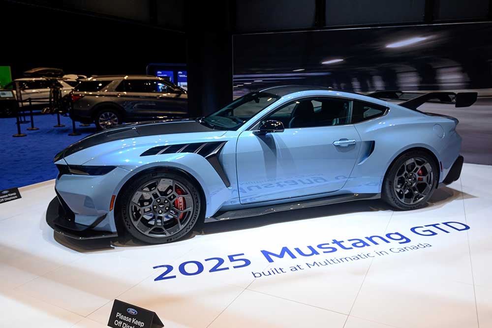 2025 Chevrolet Corvette Vs. 2025 Ford Mustang: Which Is Better?
