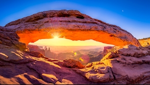 Hiking and red rock landscapes near Moab