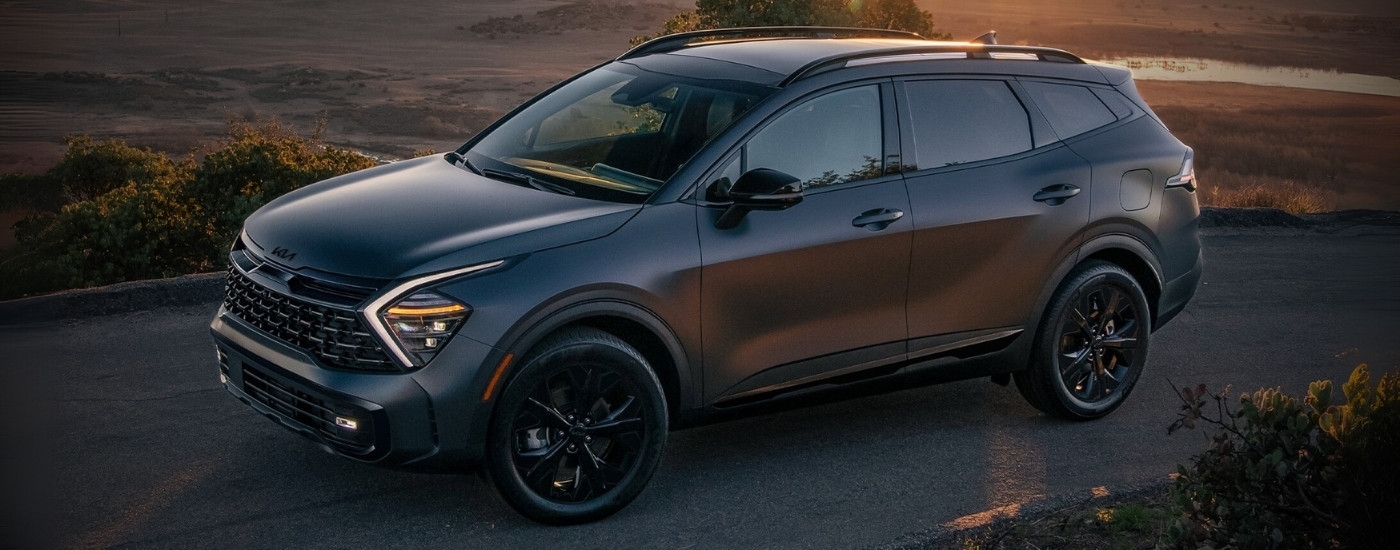 A grey 2025 Kia Sportage PHEV parked at an overlook.