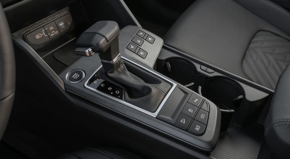 Shifter in the center console of a 2026 Kia Sportage