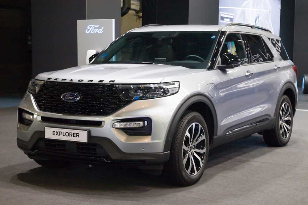 Ford Explorer Or Chevy Traverse: Which One Is The Best Family SUV?