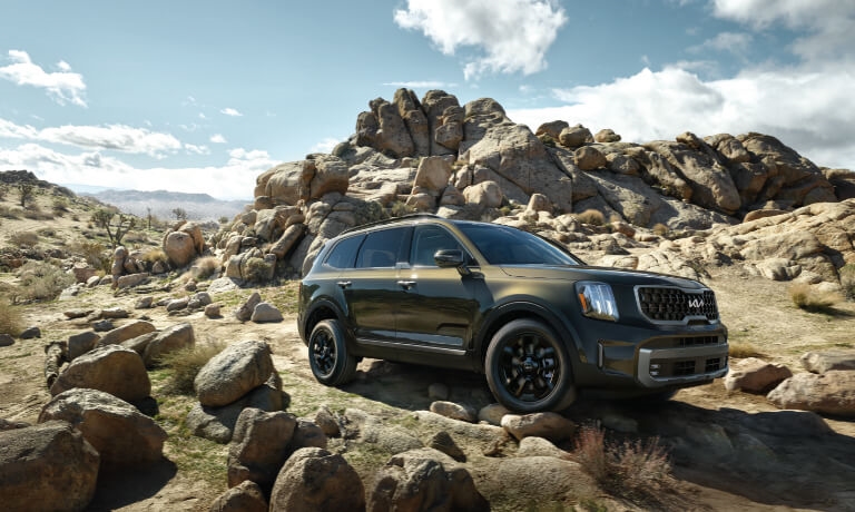 2025 Kia Telluride Exterior Driving Over Rocks