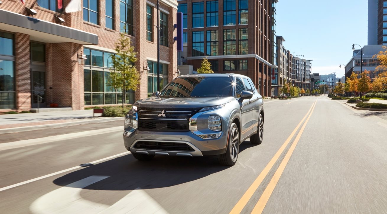 2022 Mitsubishi Outlander Research in Bakersfield, CA, Mitsubishi Dealer