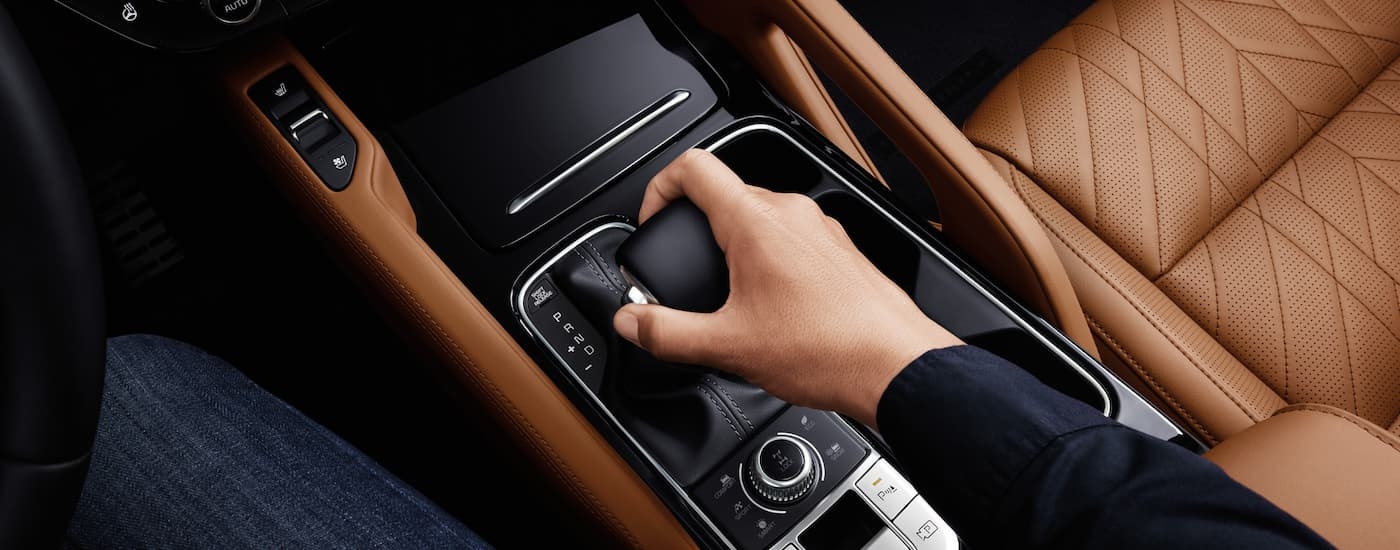 Person using the shifter in a 2025 Kia Telluride