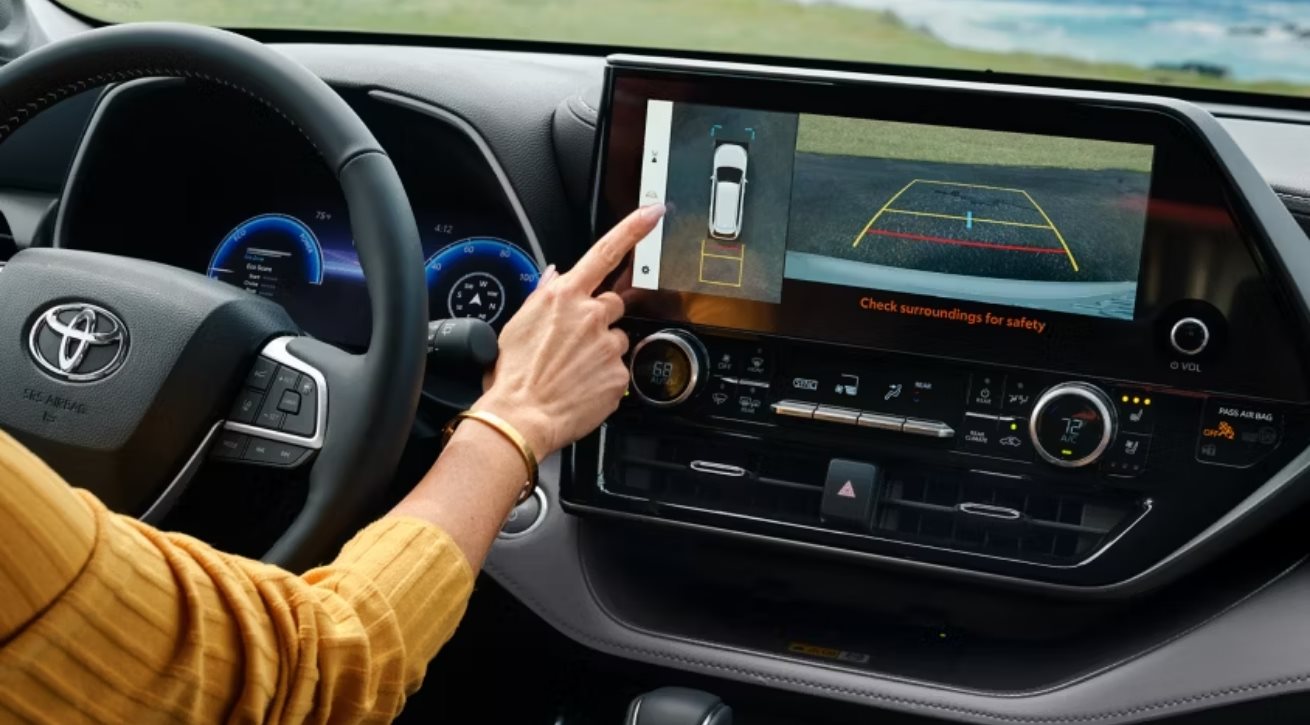 2026 Toyota Highlander - Roberts Toyota