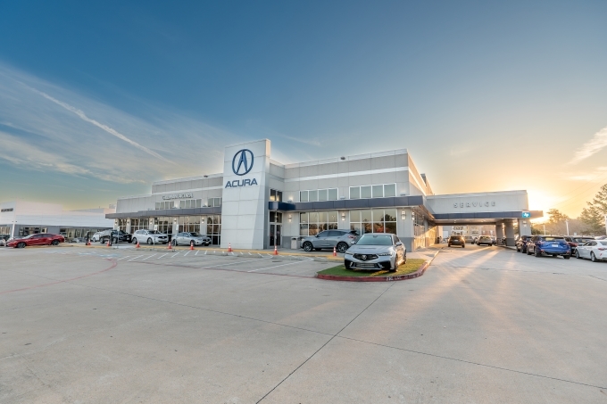 Team Gillman Acura Acura Service Center Waiting Room With Customers standing by