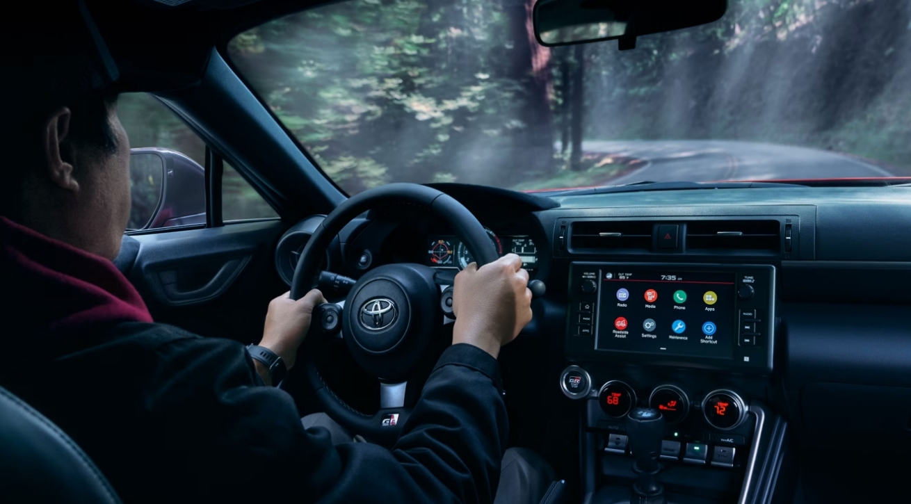 LaFontaine Toyota showroom near Farmington Hills MI