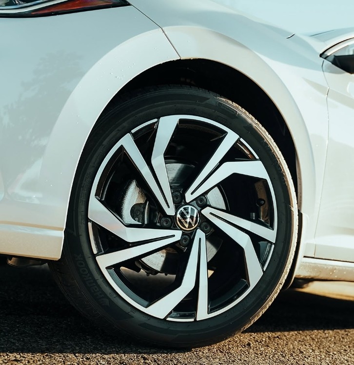Shiny Wheel of New Volkswagen Jetta at Team Gillman Volkswagen of Kingwood