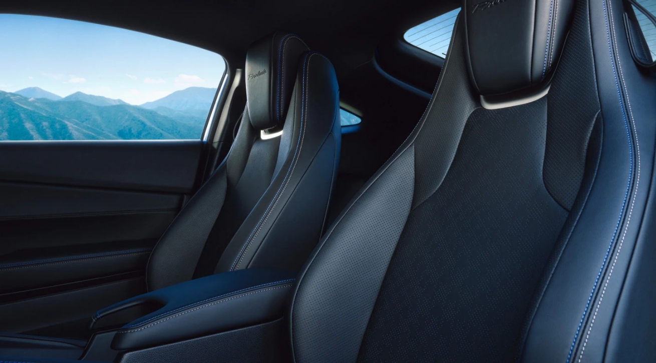 LaFontaine Honda Dearborn showroom near Canton MI