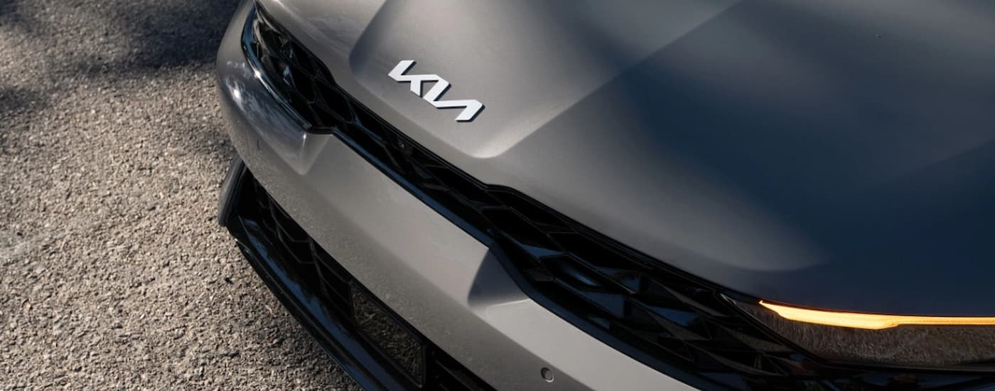 Hood and grille on a grey 2025 Kia K5