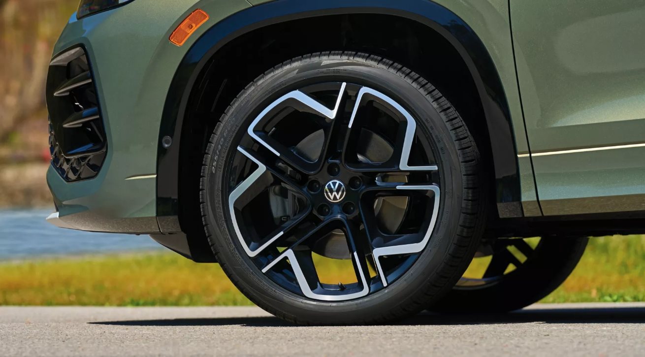 2026 Volkswagen Tiguan - Ed Carroll Volkswagen