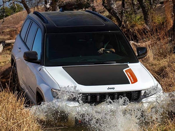 2026 Jeep Grand Cherokee exterior