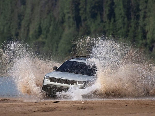 2026 Jeep Cherokee exterior