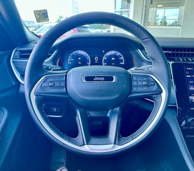 2025 Jeep Grand Cherokee L dash