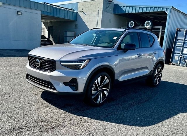 2026 Volvo XC40 exterior
