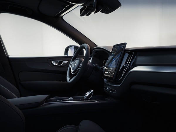 2026 Volvo XC60 Plug-in Hybrid dash
