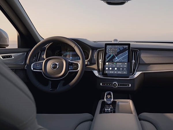 2026 Volvo XC90 Plug-in Hybrid dash