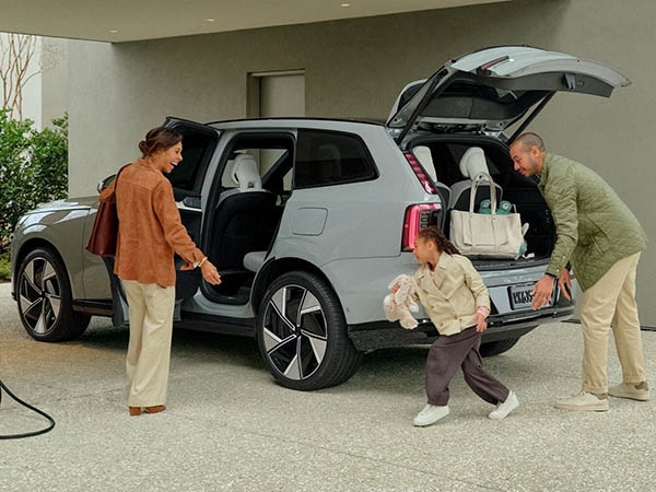 2026 Volvo XC90 Plug-in Hybrid exterior