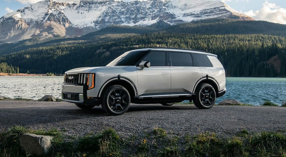 Side of a white 2027 Kia Telluride.