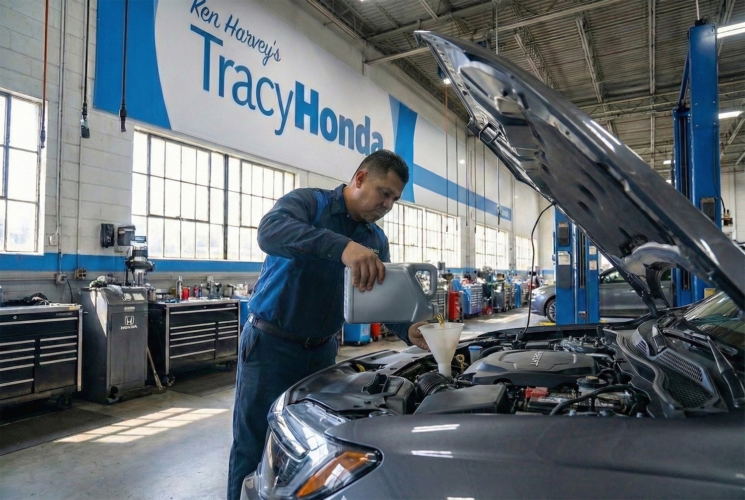Certified technicial doing and oil change in Tracy, CA at the Honda dealership