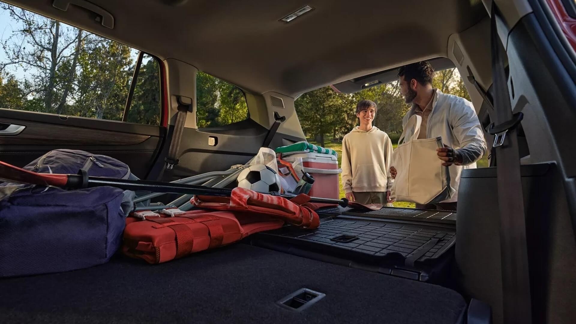 2025 Volkswagen Atlas cargo space and interior technology