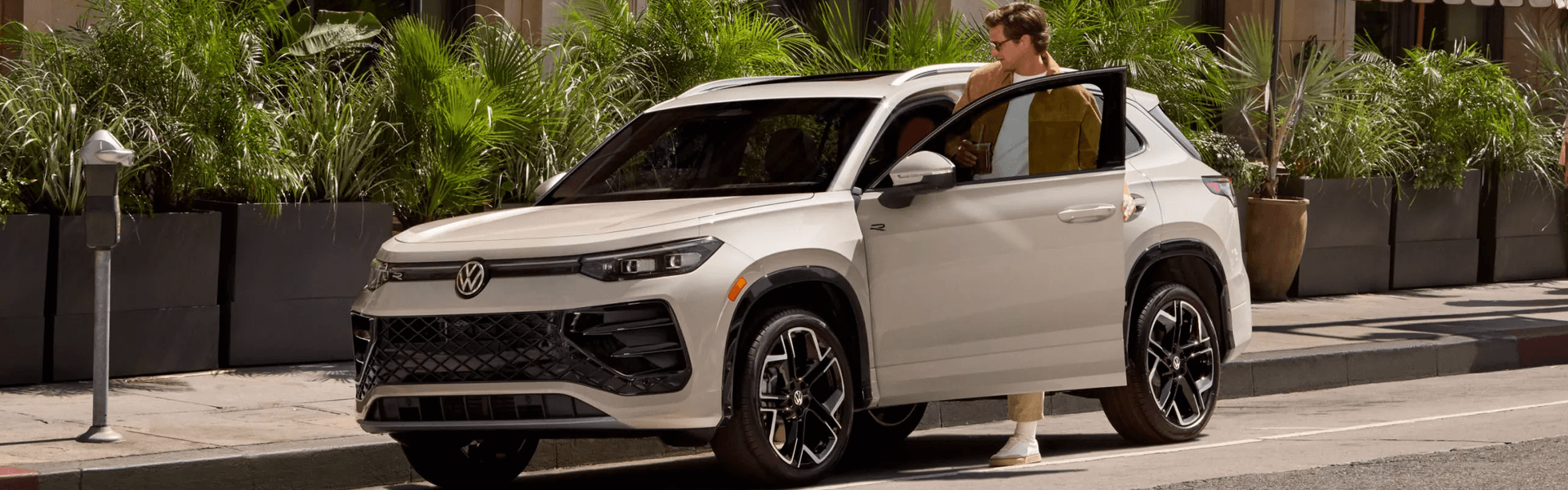 2025 Volkswagen Tiguan vs the 2025 Toyota RAV4