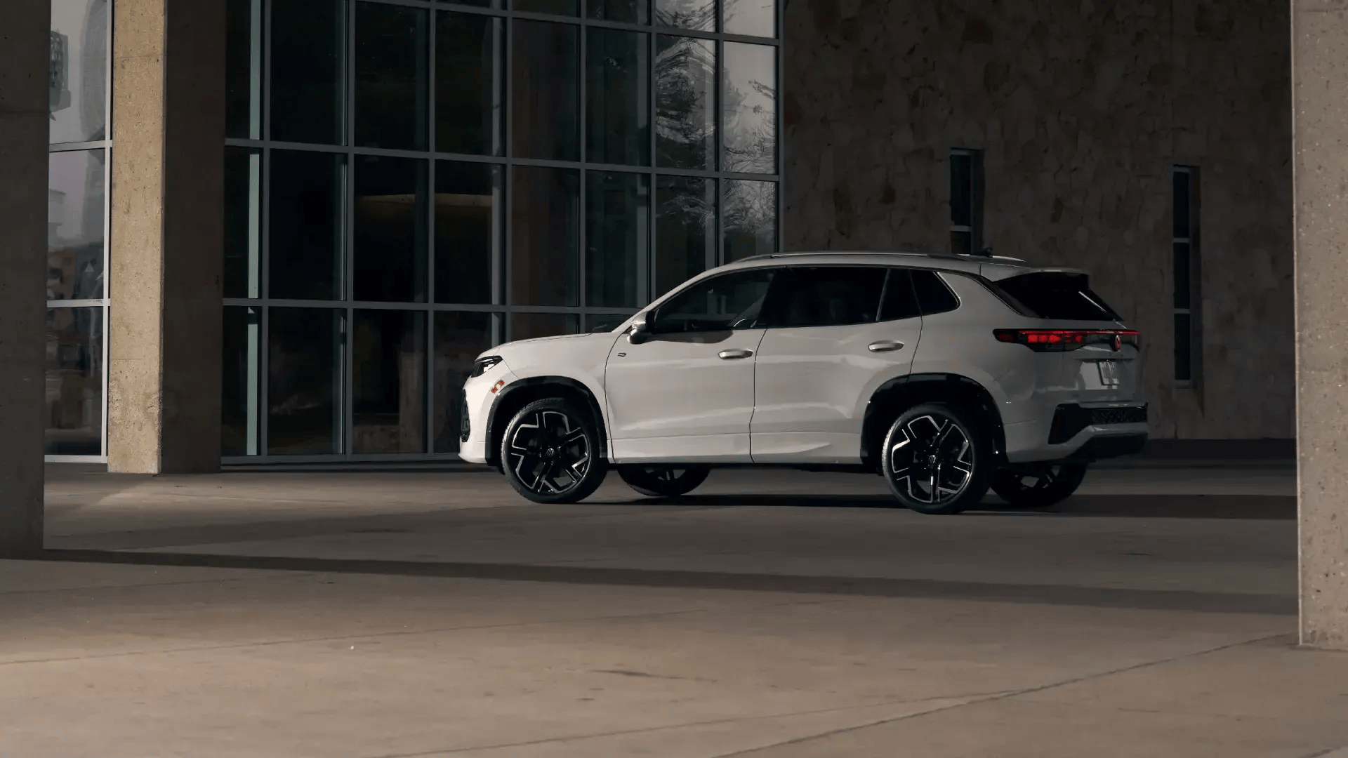 2025 Volkswagen Tiguan design comparison exterior