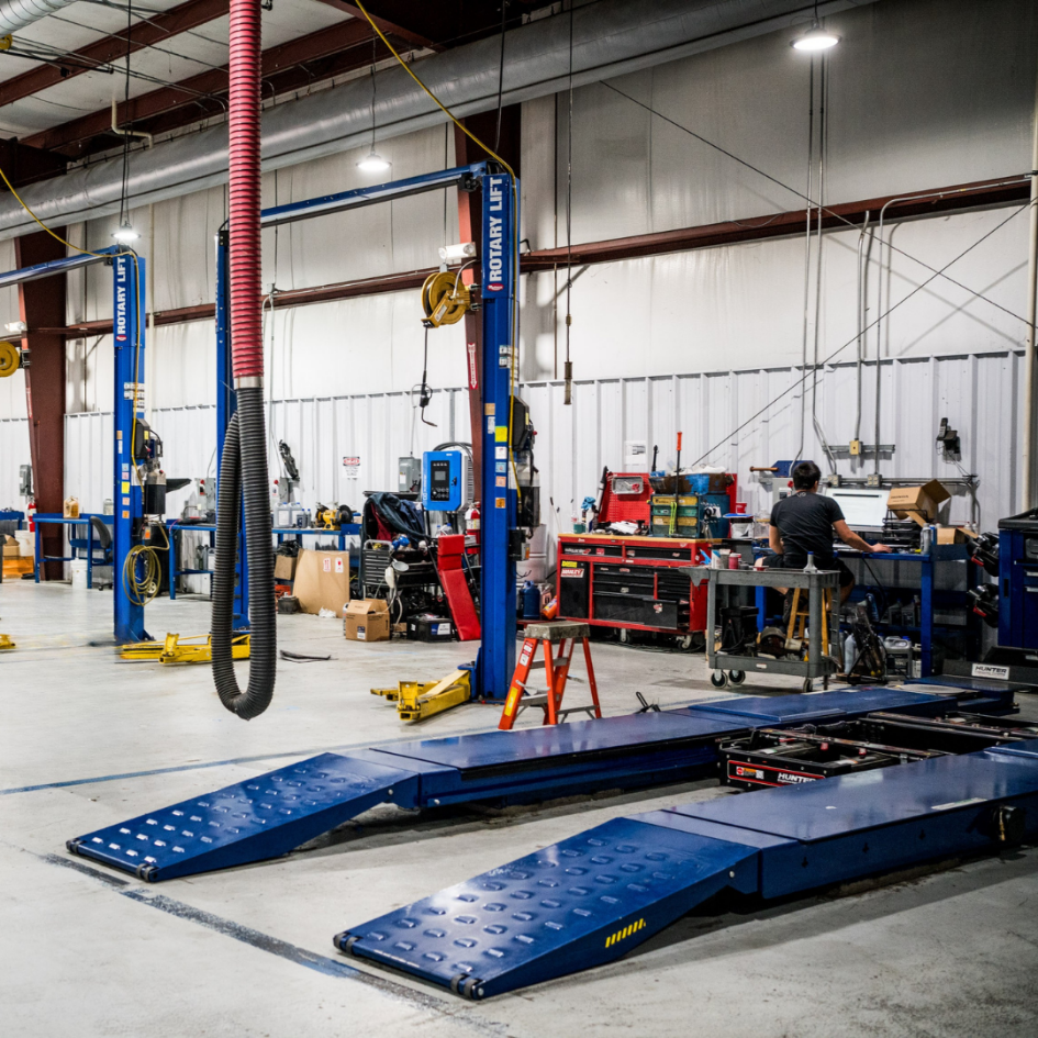 Acura technician service work in Baton Rouge Louisiana