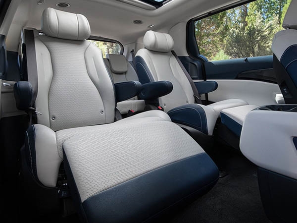 2026 Kia Carnival Hybrid interior