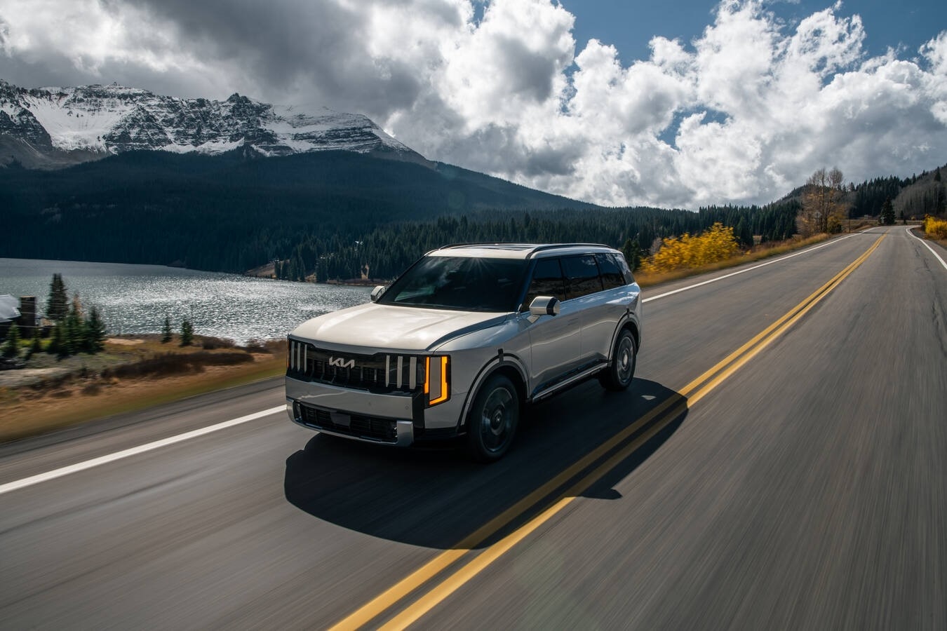 2027 Kia Telluride Hybrid exterior showing first-ever turbo-hybrid powertrain model