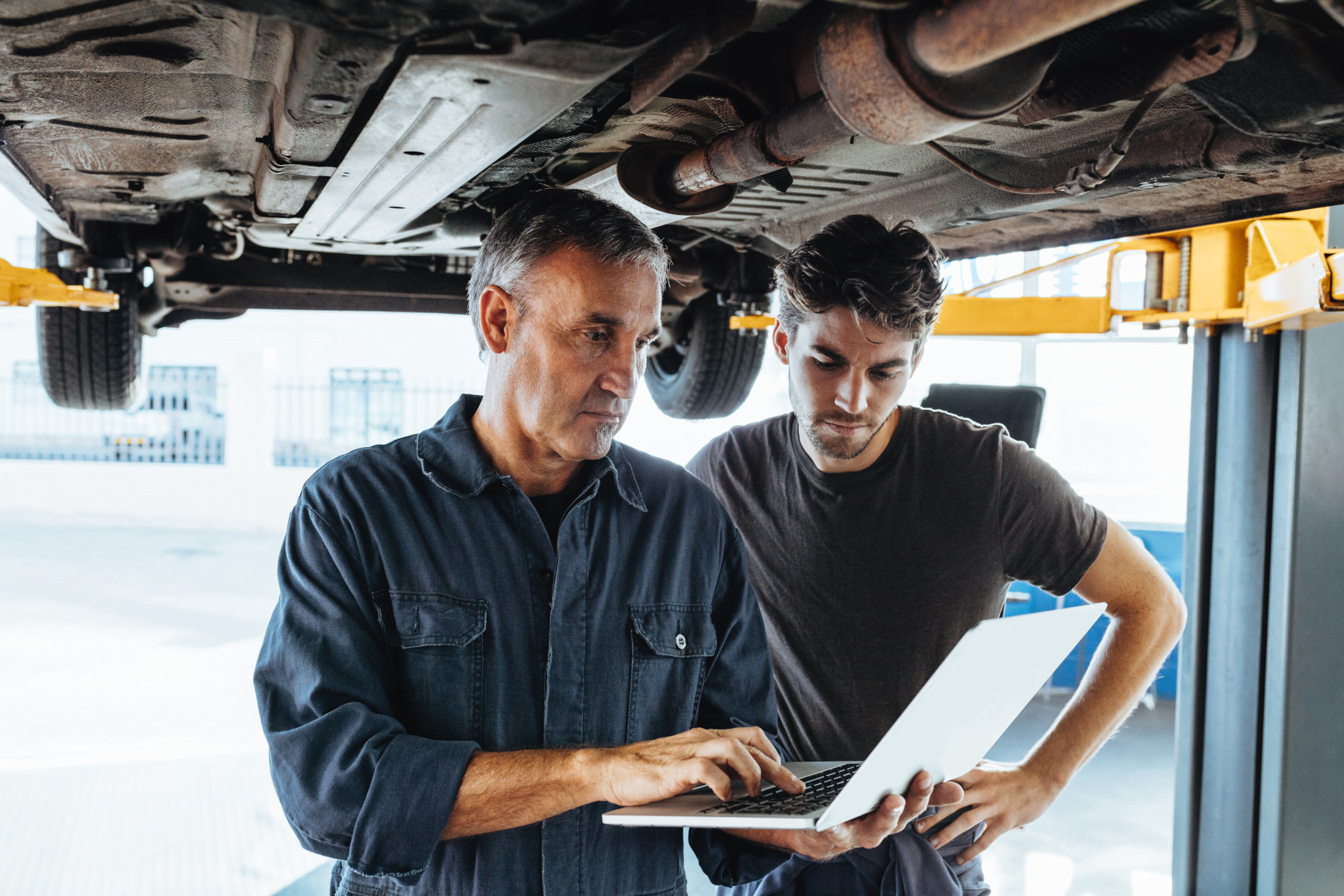 Mechanics-solving-a-car-issue