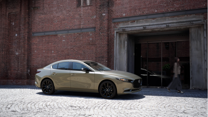 Can I schedule Mazda service online at Tustin Mazda in Tustin, CA?