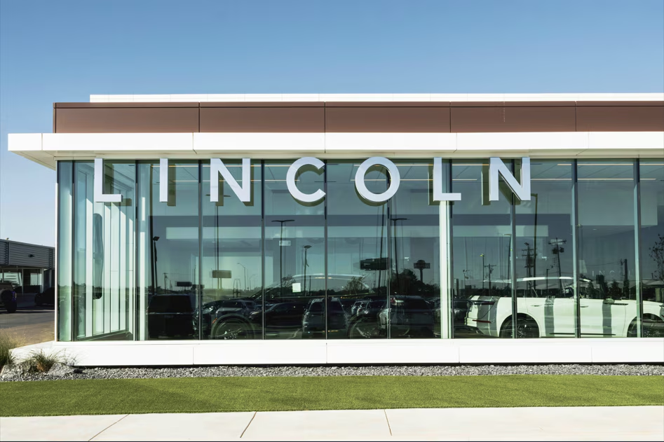 Diffee Lincoln Dealership Exterior